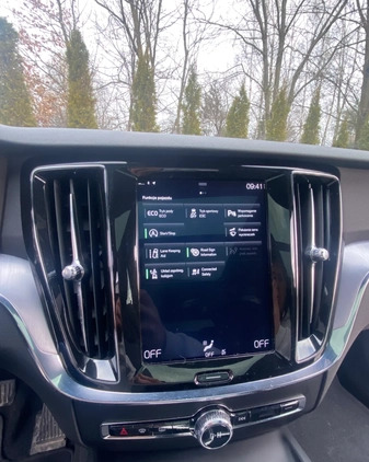 Volvo V60 cena 75800 przebieg: 118000, rok produkcji 2018 z Mielec małe 352